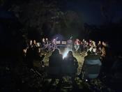 Ein Aspekt, der auf der Exkursion vertieft wurde, waren die unterschiedlichen teilweise sehr aufwändigen Präsentationen der Höhlen von Font de Gaume, Les Combarelles und die Höhlen von Cougnac – insbesondere der Kopien von Lascaux II und IV, die multimedial mit unterschiedlichen, anspruchsvollen Techniken von spannenden räumlich-architektonischen Umsetzungen über Projektionen zu AR und interaktive Angebote reichte.